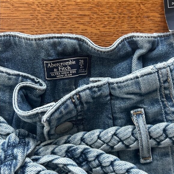 NWT Abercrombie High Rise Mom Jeans Denim 2 26 Blue Medium Paperbag Braid Belt - Picture 4 of 6